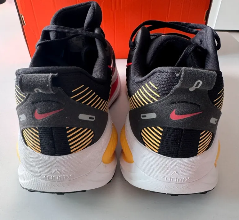 Tweedehands Look Nike Vomero 18 bike — afbeelding 6 van 10