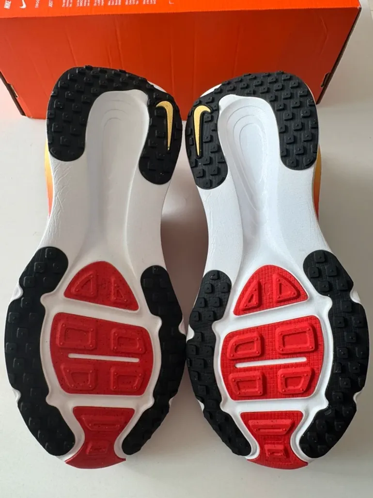 Tweedehands Look Nike Vomero 18 bike — afbeelding 7 van 10