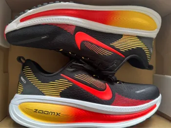 Tweedehands Look Nike Vomero 18 bike — afbeelding 1 van 10