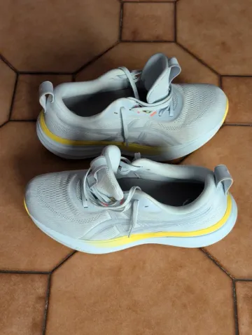 Używany Asics Gel Pulse 17 Running Shoes