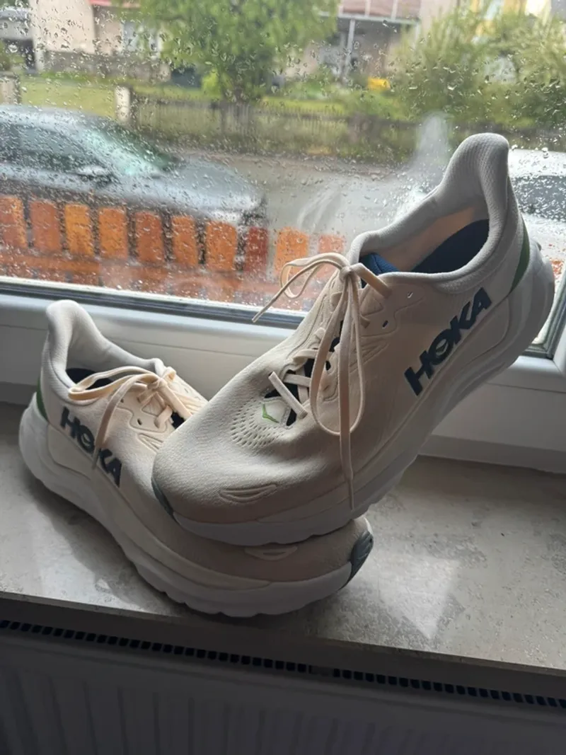 Used Hoka Arahi 8 Running Shoes
