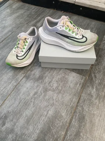 Käytetty Nike Zoom Fly 5 Running Shoes