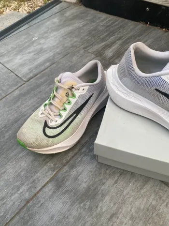 Used Nike Zoom Fly 5 bike — image 2 of 8
