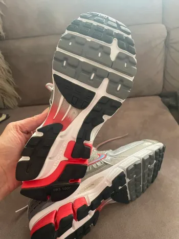Used Nike Vomero 4 bike — image 4 of 4