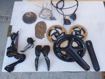Gebrauchtes Shimano Ultegra R8100 Di2 disk 2026 Groupset