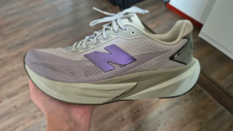 Tweedehands New Balance FuelCell Rebel v5 bike — afbeelding 1 van 6