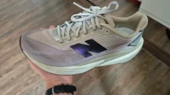 Tweedehands New Balance FuelCell Rebel v5 bike — afbeelding 2 van 6