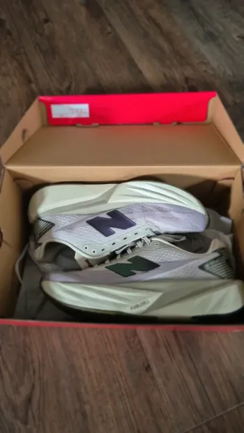 Tweedehands New Balance FuelCell Rebel v5 bike — afbeelding 3 van 6