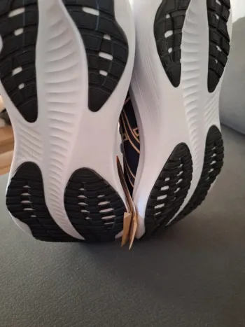 Used Asics Running Shoes Damen bike — image 3 of 6