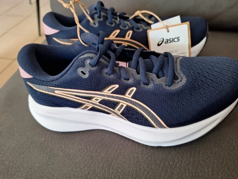 Used Asics Running Shoes Damen bike — image 6 of 6