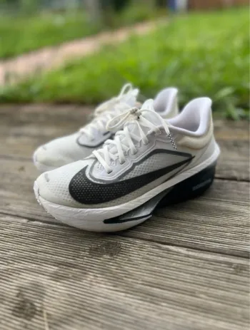 Used Nike Zoom Fly 6 bike — image 1 of 9