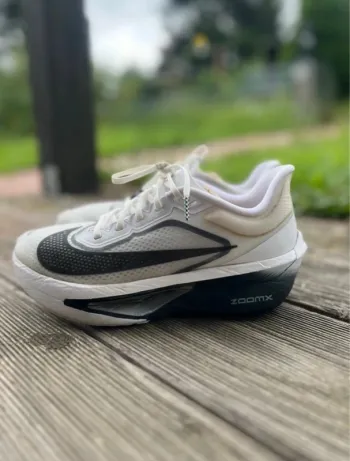 Used Nike Zoom Fly 6 bike — image 2 of 9