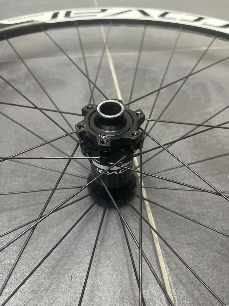 Used Roval Control Carbon 29 2016 bike — image 9 of 11