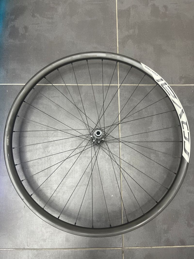 Used Roval Control Carbon 29 2016 bike — image 1 of 11