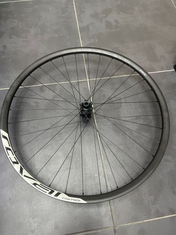 Used Roval Control Carbon 29 2016 bike — image 6 of 11