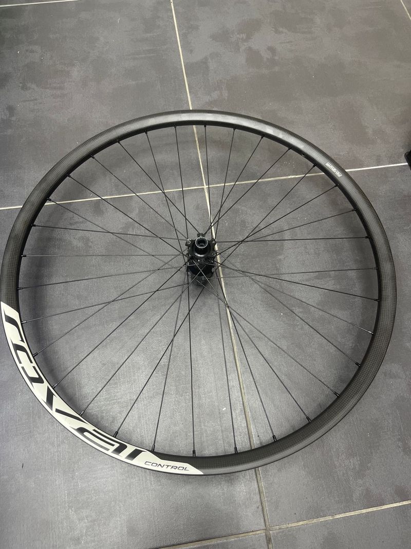 Used Roval Control Carbon 29 2016 bike — image 6 of 11