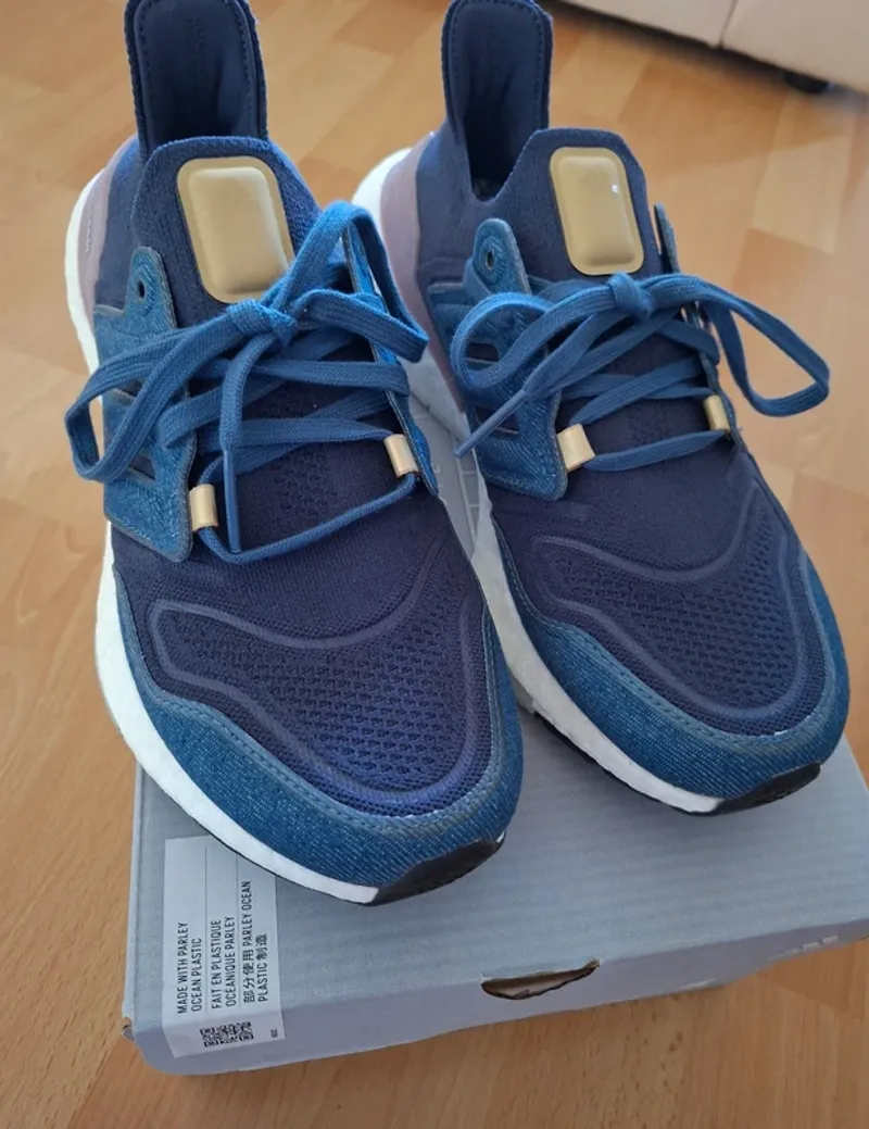 Używany Adidas Ultraboost 22 Running Shoes