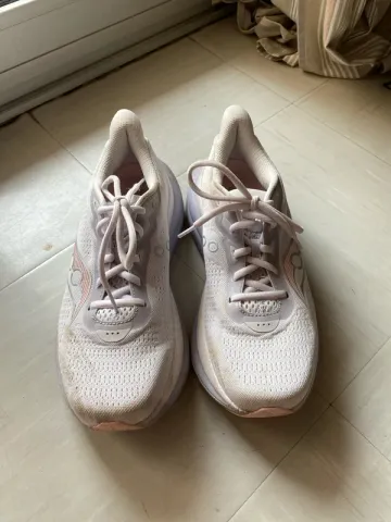 Used Saucony Triumph 23 Running Shoes