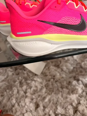 Used Nike Running Shoes bike — image 4 of 6