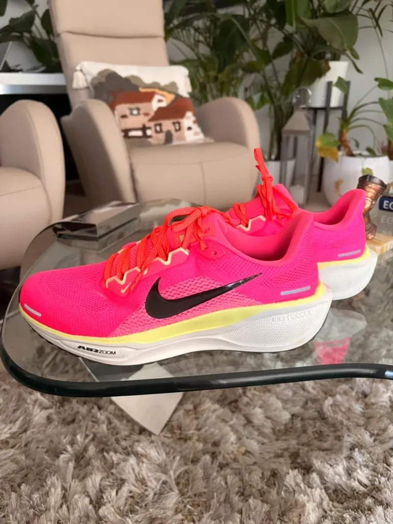 Used Nike Running Shoes bike — image 3 of 6