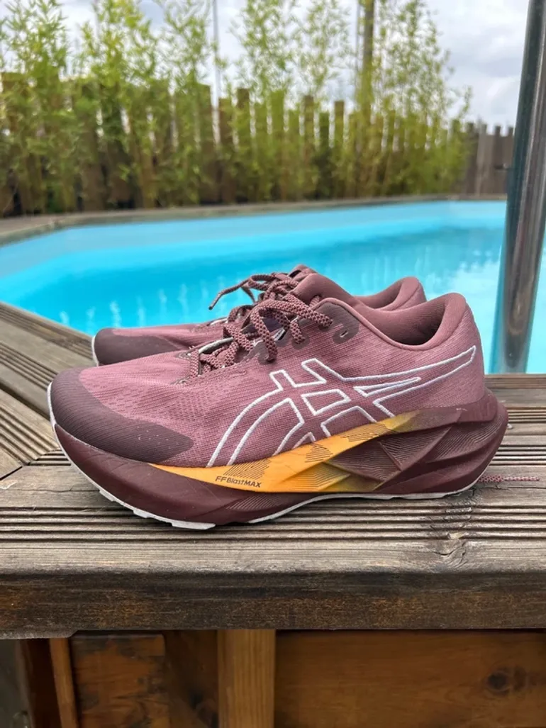 Gebrauchtes Asics Novablast 5 bike — Bild 3 von 6