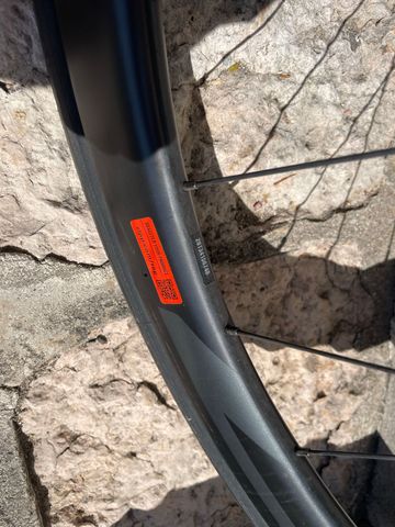 Used Zipp 303s Wheels 2024 bike — image 3 of 4
