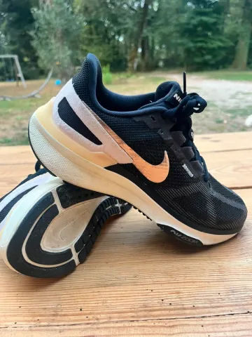 Używany Nike AIR ZOOM STRUCTURE 25 Running Shoes