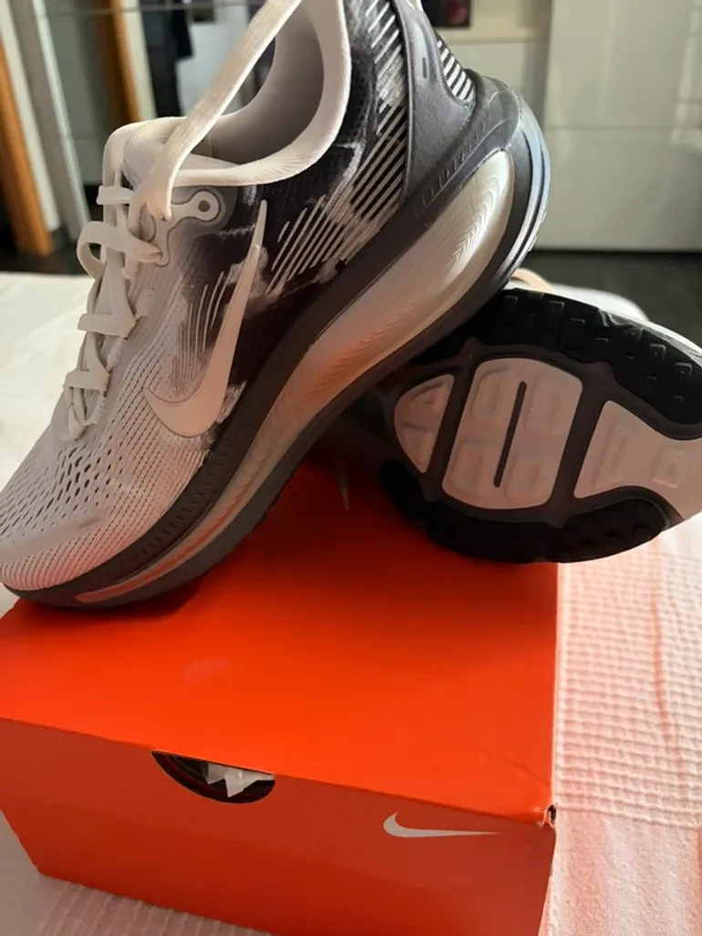 Tweedehands Nike Vomero 18 SE bike — afbeelding 8 van 8