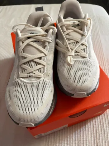 Tweedehands Nike Vomero 18 SE bike — afbeelding 2 van 8