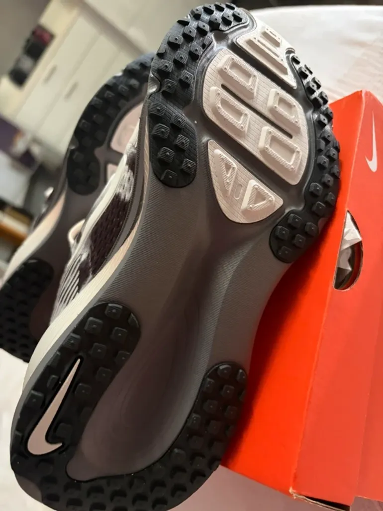Tweedehands Nike Vomero 18 SE bike — afbeelding 6 van 8