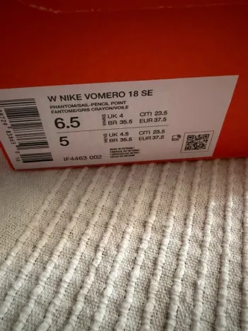 Tweedehands Nike Vomero 18 SE bike — afbeelding 3 van 8