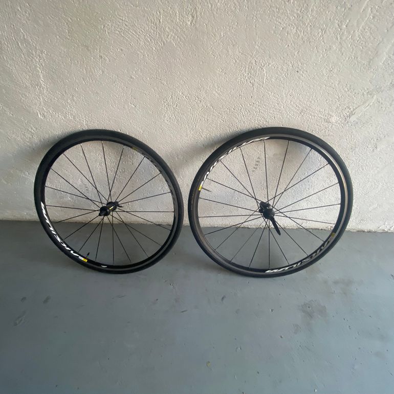 Used Continental Aksium bike — image 3 of 3