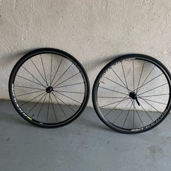 Used Continental Aksium bike — image 1 of 3