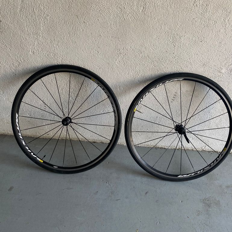 Used Continental Aksium bike — image 2 of 3