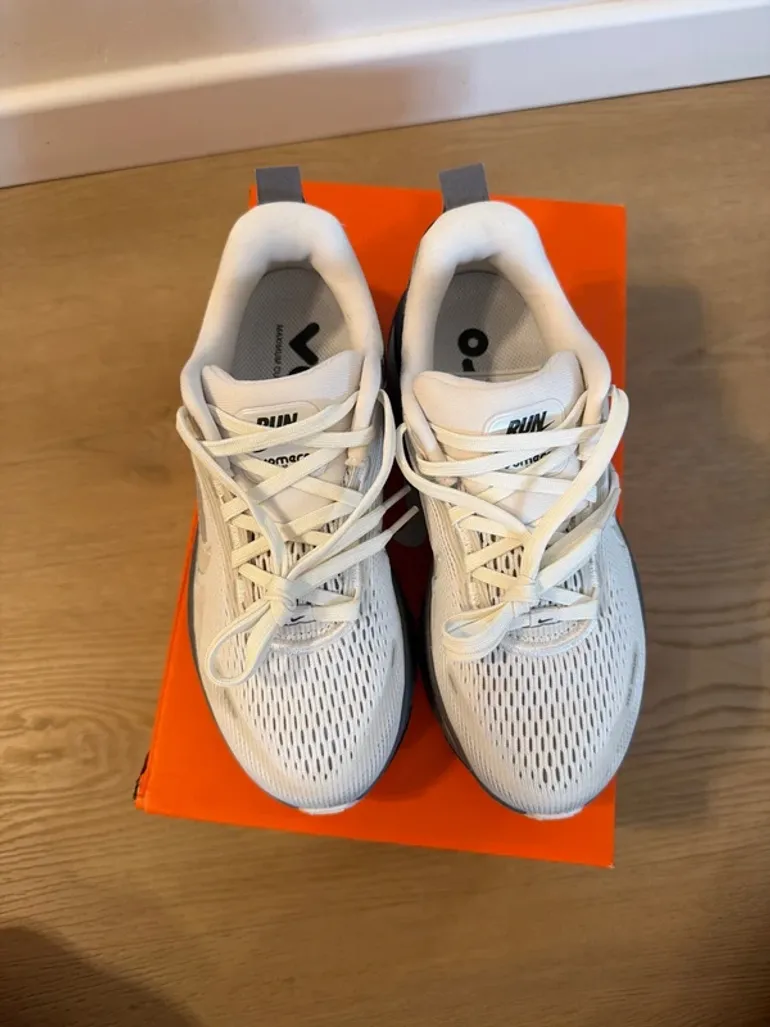 Tweedehands Nike Vomero 18 bike — afbeelding 2 van 7