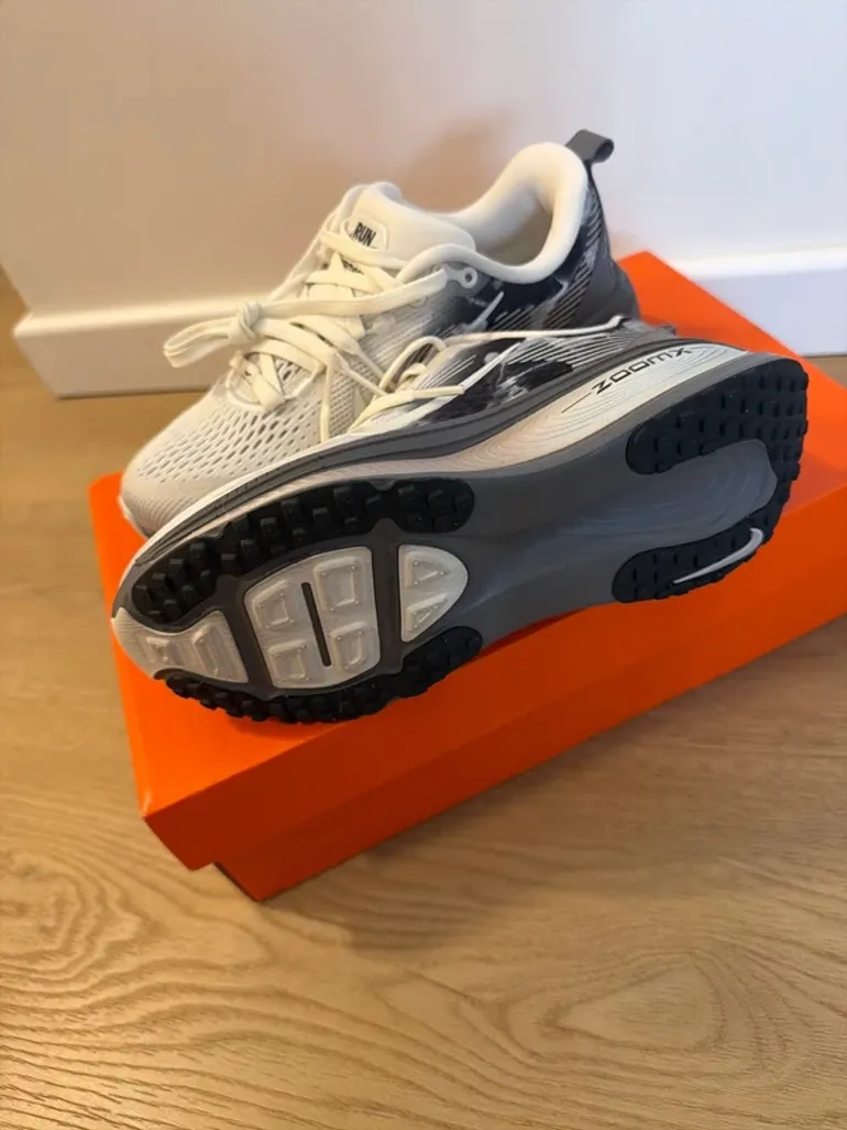 Tweedehands Nike Vomero 18 bike — afbeelding 6 van 7