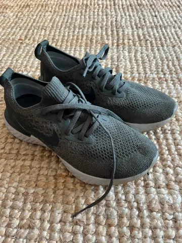 Käytetty Nike Epic React Running Shoes