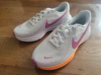 Used Nike Sneakers bike — image 2 of 4