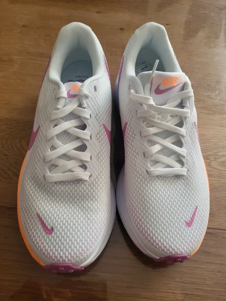 Used Nike Sneakers bike — image 4 of 4