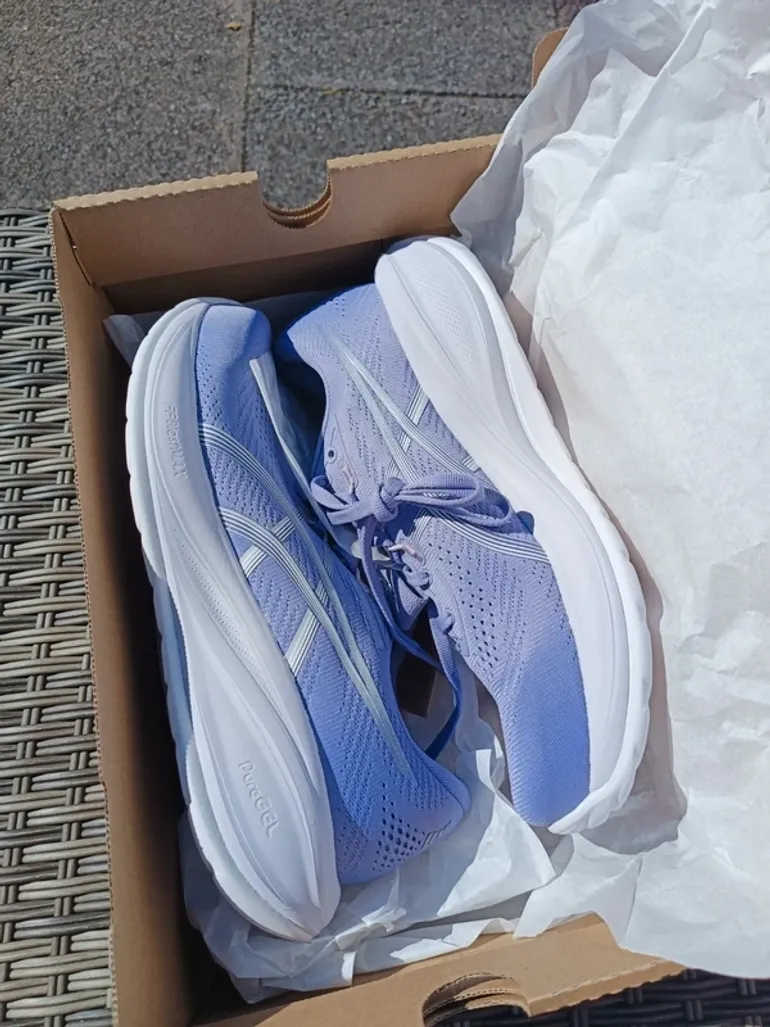 Used Asics Gel Culumus 28 bike — image 2 of 5