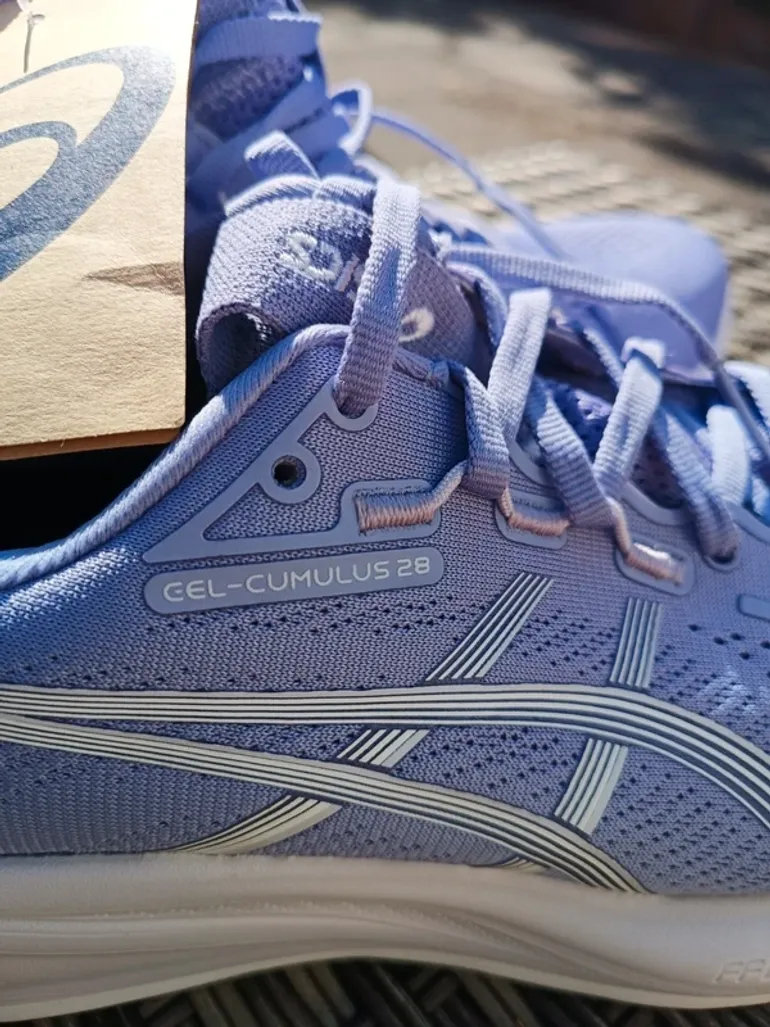 Used Asics Gel Culumus 28 bike — image 4 of 5