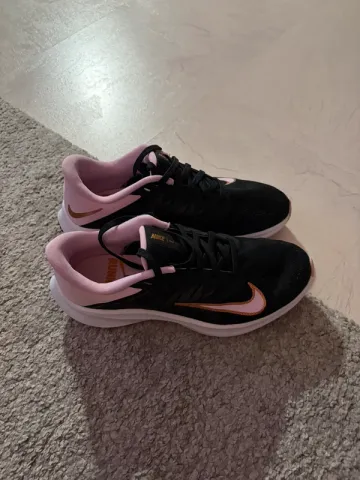 Brugt Nike Quest 3 Running Shoes