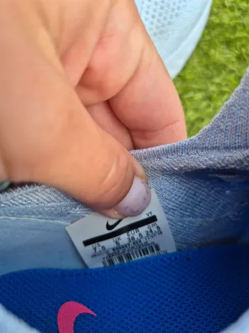 Used Nike Epic React Flyknit bike — image 6 of 7