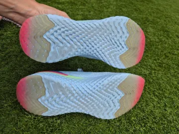 Used Nike Epic React Flyknit bike — image 7 of 7