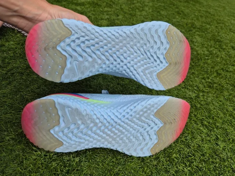 Used Nike Epic React Flyknit bike — image 7 of 7