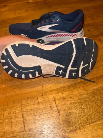Used Brooks Running Shoes bike — image 4 of 4