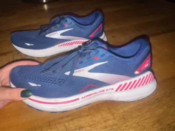 Used Brooks Running Shoes bike — image 2 of 4