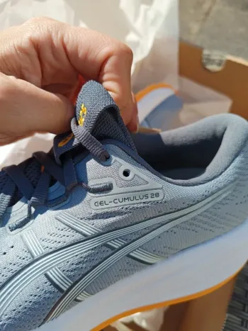 Used Asics Gel-Cumulus 28 bike — image 2 of 5
