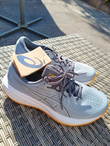 Used Asics Gel-Cumulus 28 Running Shoes