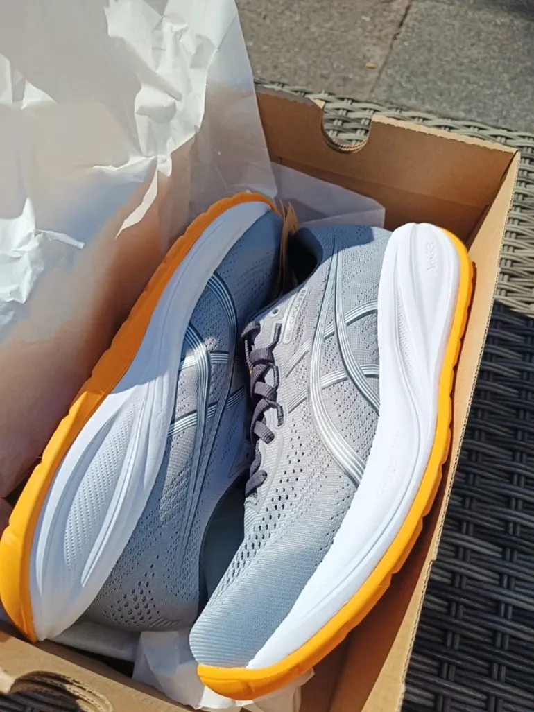 Used Asics Gel-Cumulus 28 bike — image 3 of 5